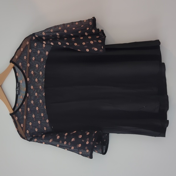 Flowing flirty top with sheer neckline and shoulders - Picture 1 of 2
